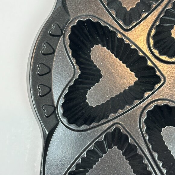 Nordic Ware Heart Tartlette Pan 12-Cup Heavy Cast Aluminum Nonstick NEW - Picture 3 of 12